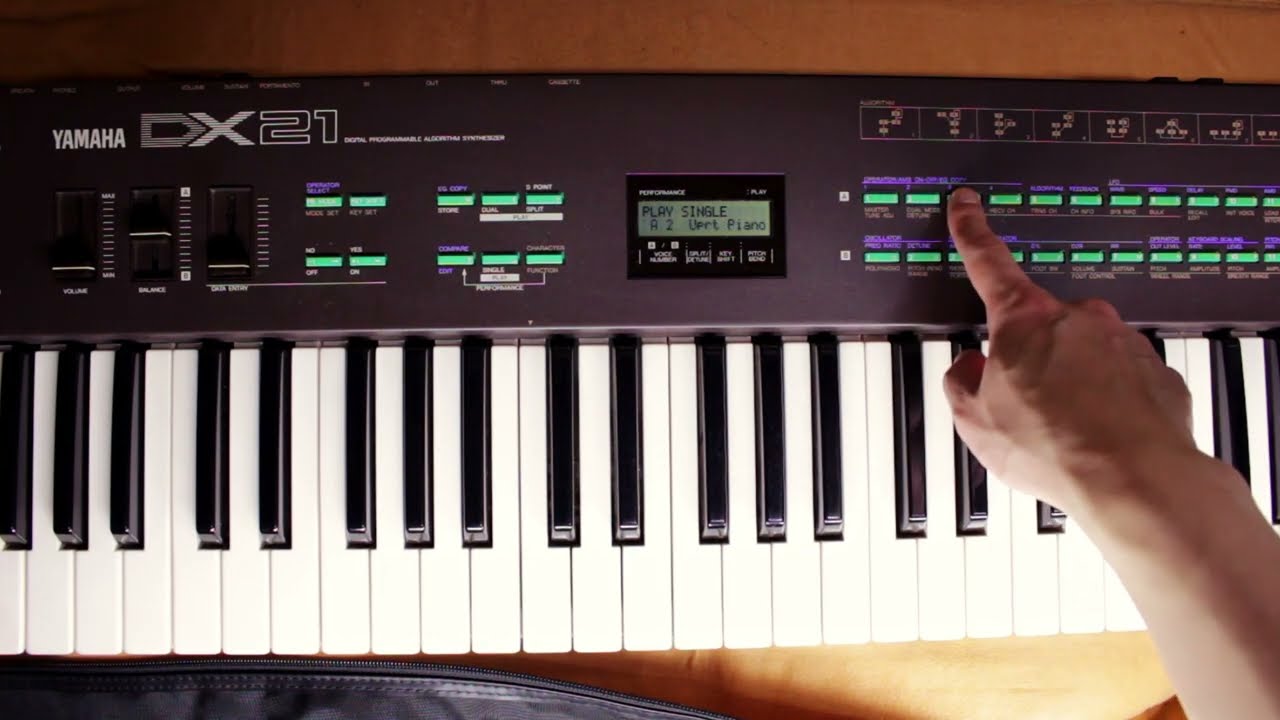 J SPOT Main Episode: 16 Yamaha DX21 (How To Replace An Old LCD