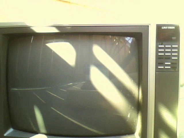 The 1980's Sharp Linytron CRT TV Set Works! - YouTube