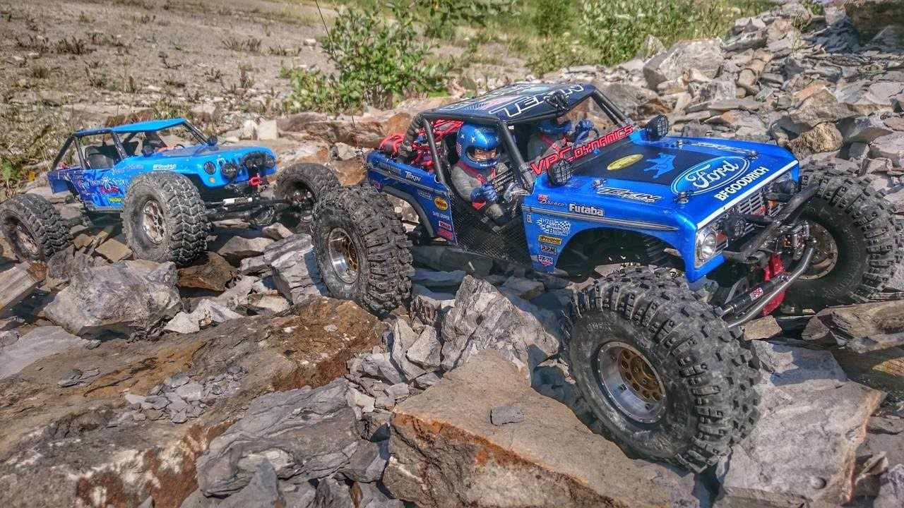 Axial Wraith Poison Spyder with great Action in the Mountains