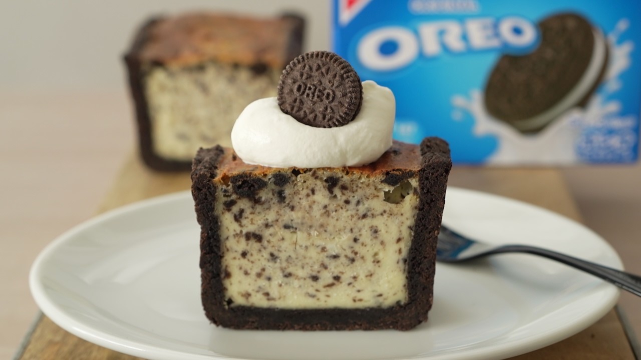 OREO BAKED CHEESECAKE - YouTube