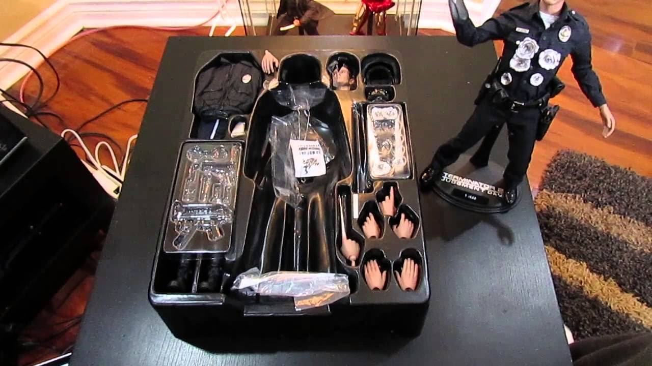 Hot Toys T-1000 MMS 129 1/6 Scale Review - YouTube