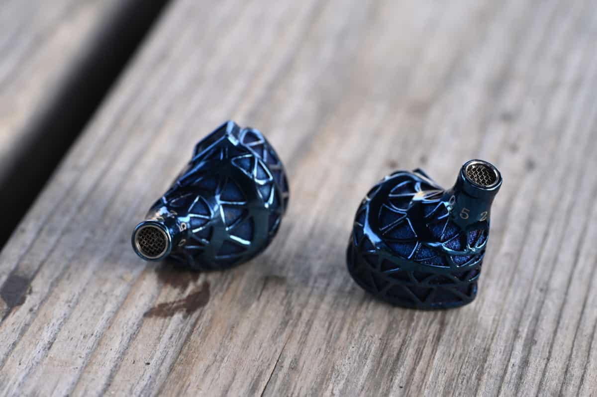 中華イヤホン Unique Melody Maven Pro レビュー】高解像で奥行きの