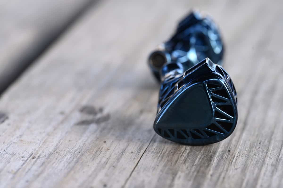 中華イヤホン Unique Melody Maven Pro レビュー】高解像で奥行きの