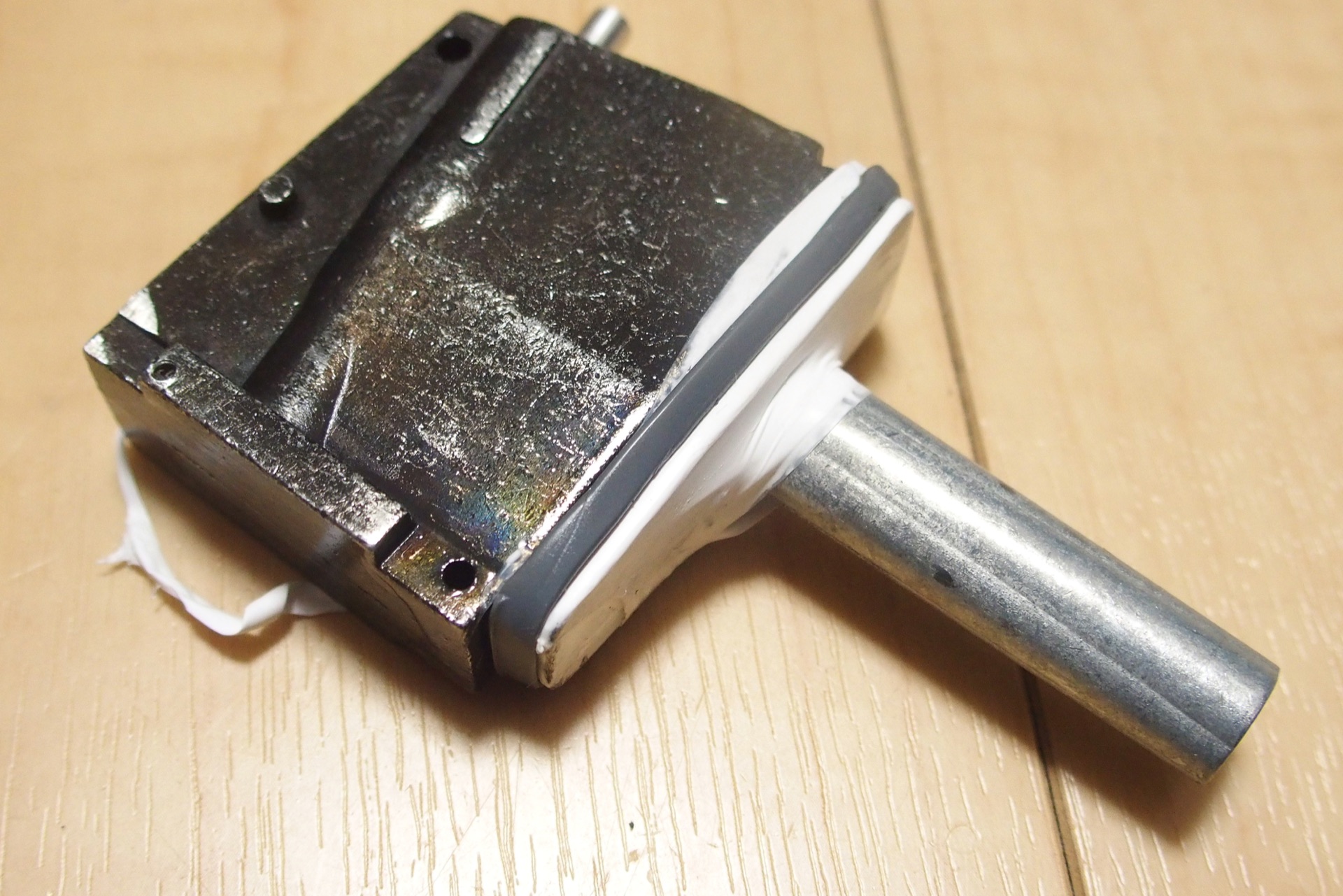 ガス漏れしていたウエスタンアームズのM4用マガジンをシールテープを