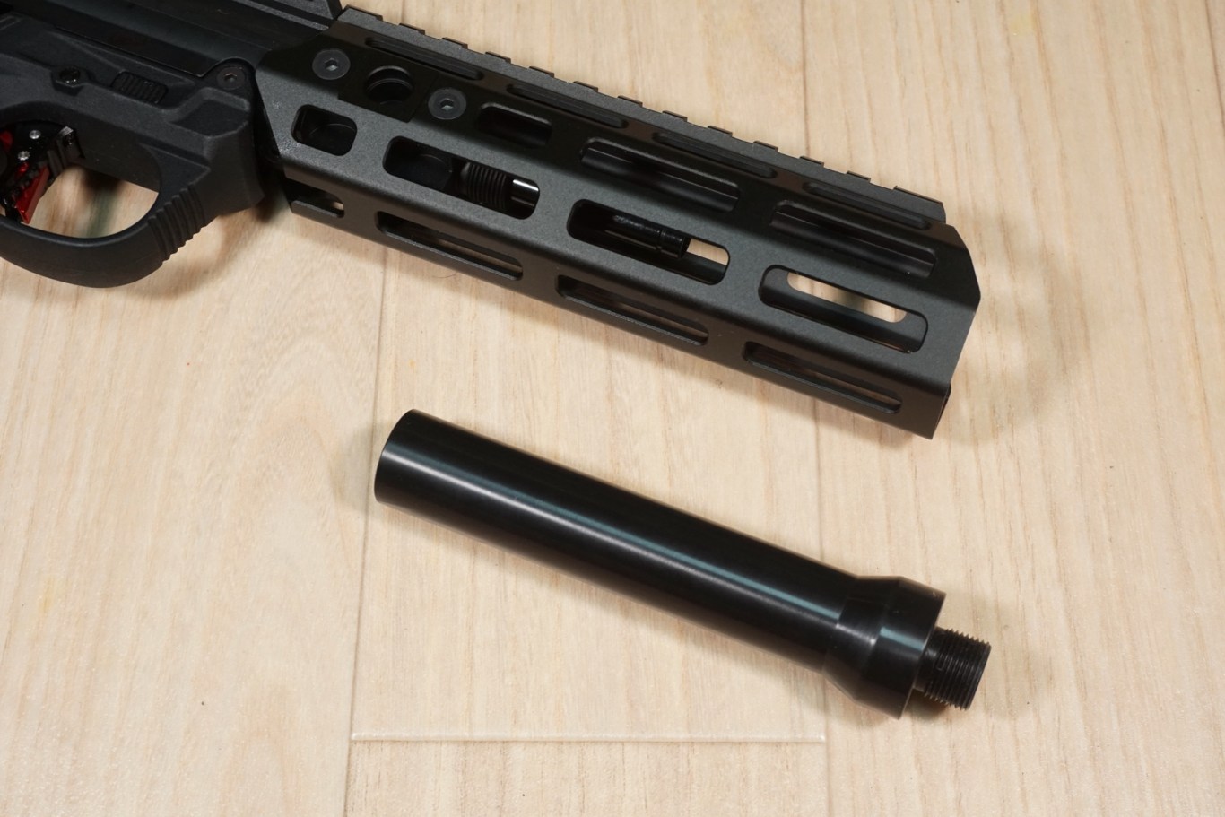 SLONG AIRSOFT製 アウターバレル エクステンションとフラッシュ