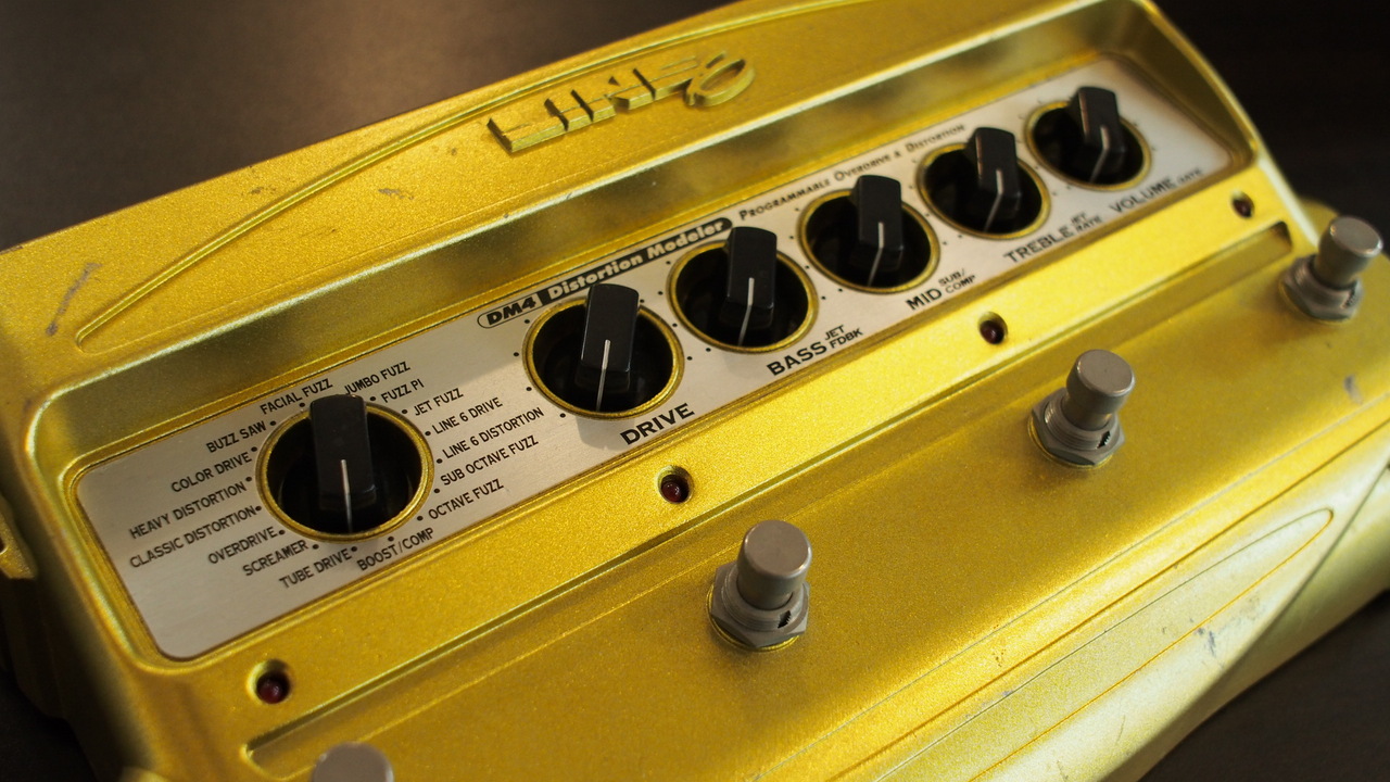 買取情報】贈答用に最適な歪み『LINE6 DM4 Distortion Modeler』楽器奏
