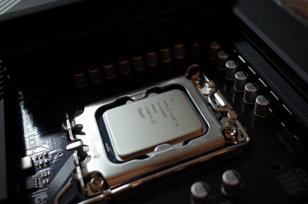 突然Ryzen9と分かれてIntel Core i9 14900KFにスイッチ - 徒労日記