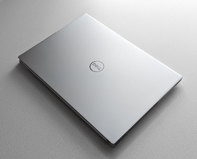 人気急上昇中！ Inspiron 13 5330 (2023年モデル）のレビュー。