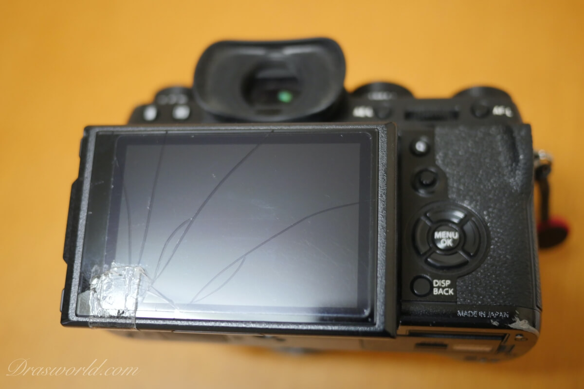 FUJIFILM X-T2のLCD（液晶）に割れが入り映らなくなったので修理に出したよ