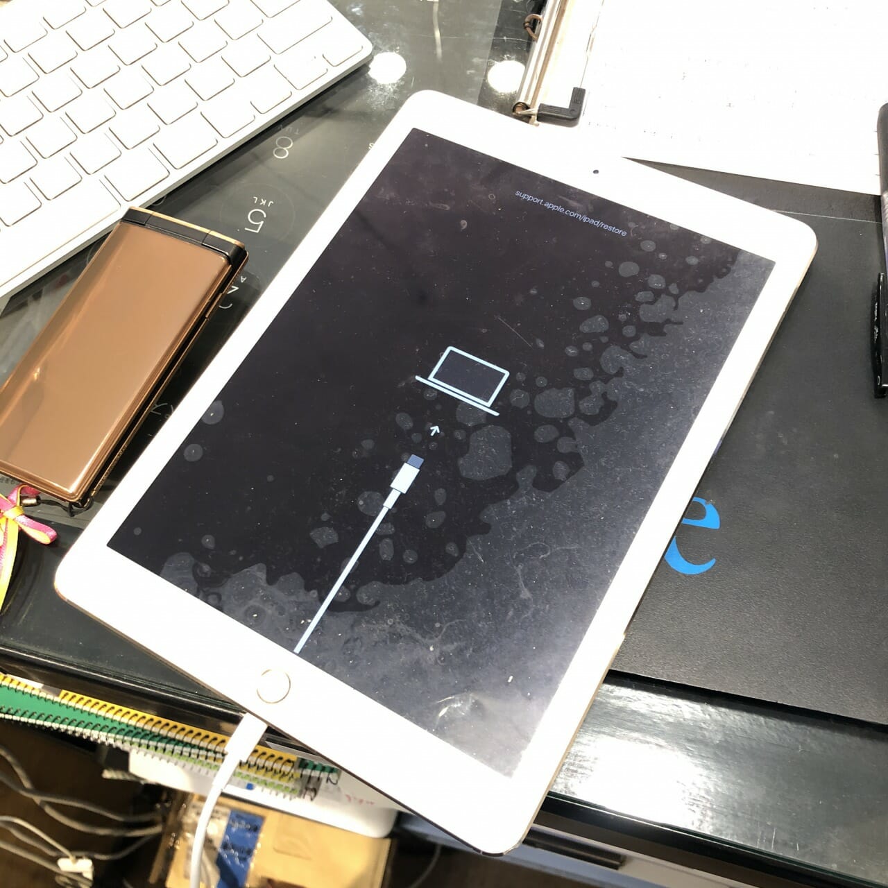 iPad 第7世代 リンゴマークでフリーズ リカバリーモード 復元