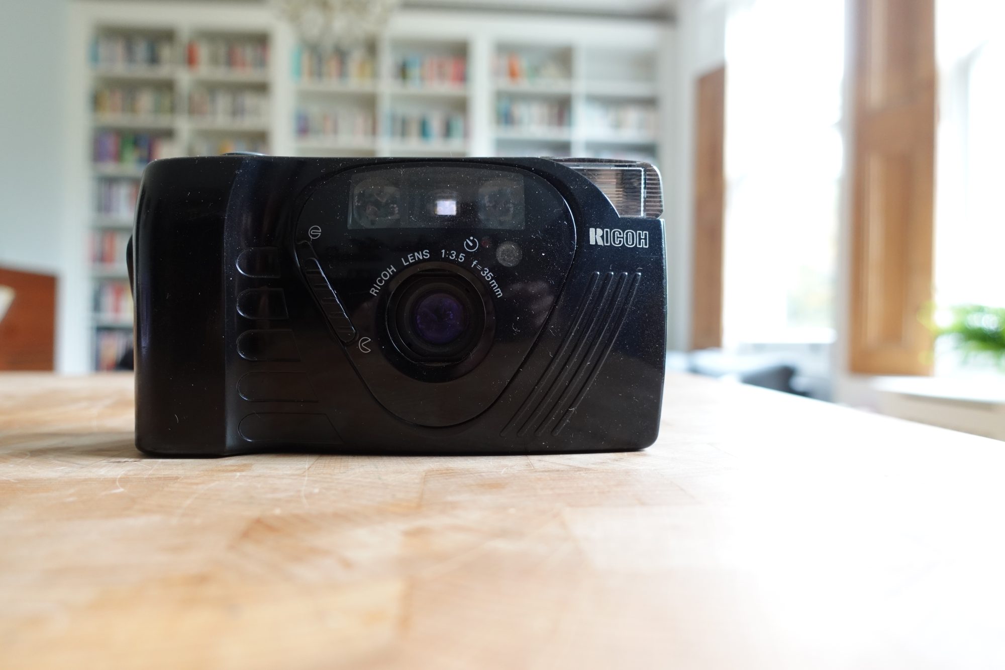 WATCH: The Ricoh FF-9, a cult compact at a sensible price – Kosmo Foto