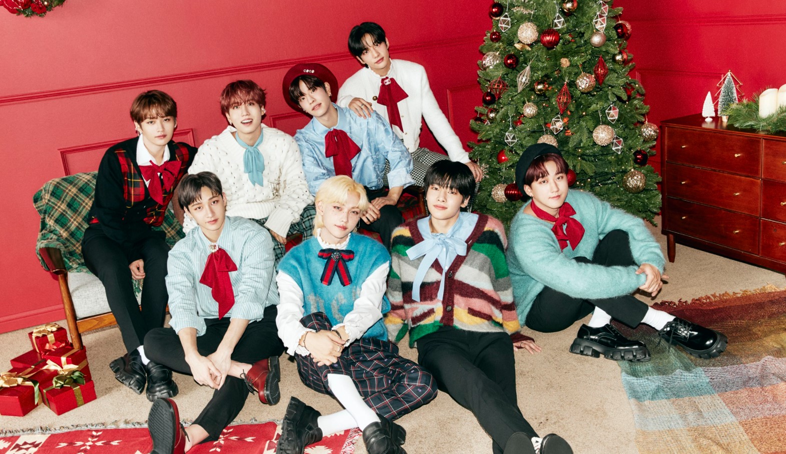 straykids-christmasevel-1.jpg?