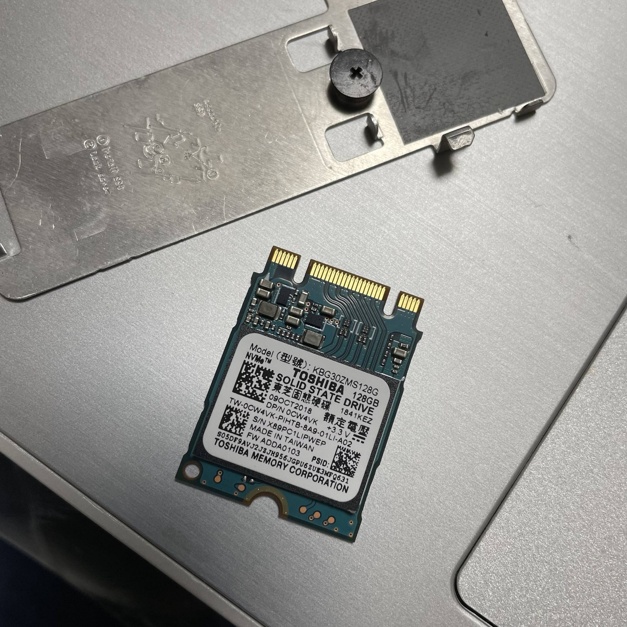 DELL Inspiron 15 5000（5570）のM.2 SSDを交換する