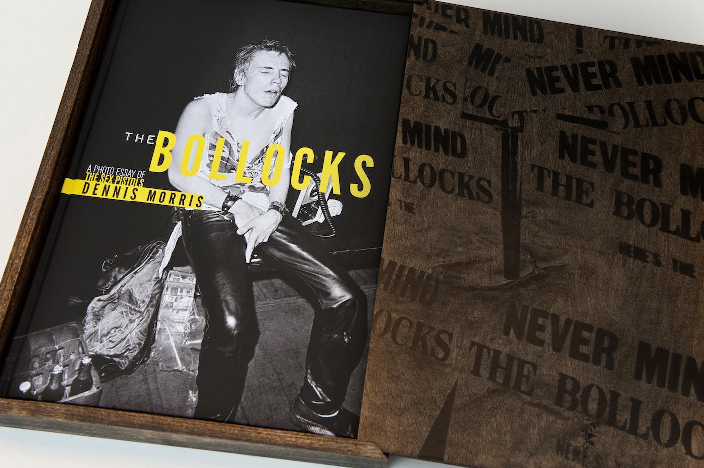 DENNIS MORRIS: THE BOLLOCKS - A PHOTO ESSAY OF THE SEX PISTOLS