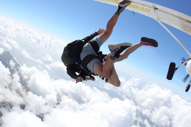 ハワイの素晴らしい光景を楽しめるスカイダイビングに挑戦！｜ハワイ