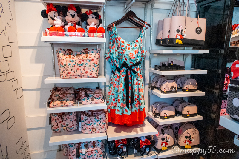 ダウンタウンディズニー】かわいいワンピースがあるドレスショップ