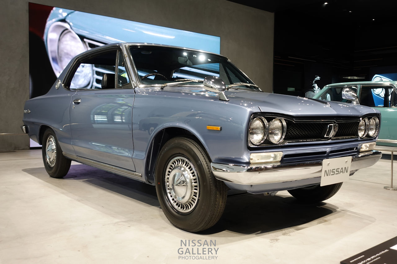 3代目スカイライン(通称ハコスカ)のハードトップ1500デラックスを展示