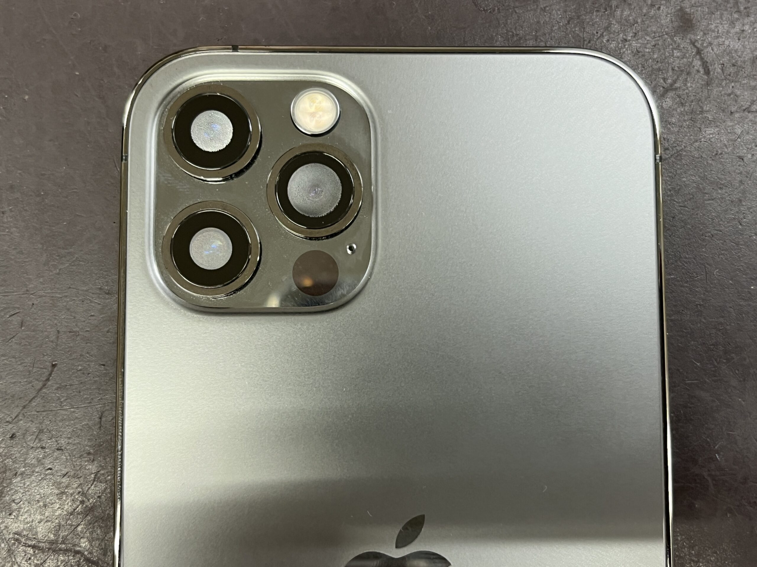 iPhoneカメラの曇り＝水没の可能性！気がついたら早めの対処をオススメ