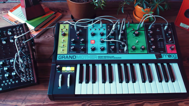 Moogがセミモジュラータイプのシンセを続々リリース。今度は32鍵