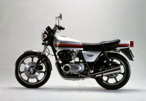 竹内力】湘南爆走族に登場する愛車のカワサキZ400FXの仕様