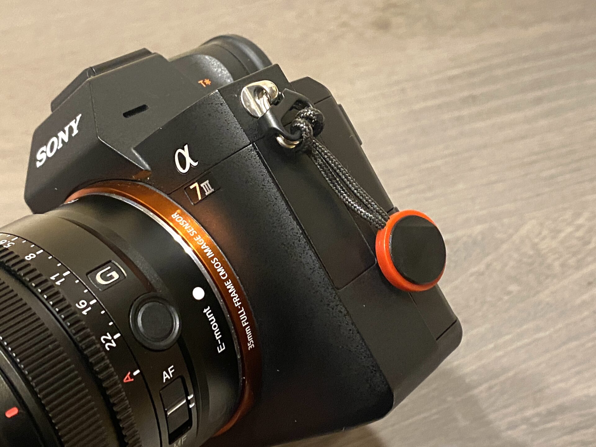 Peak Design スライドライト レビュー】着脱自在、長さ調節も簡単な