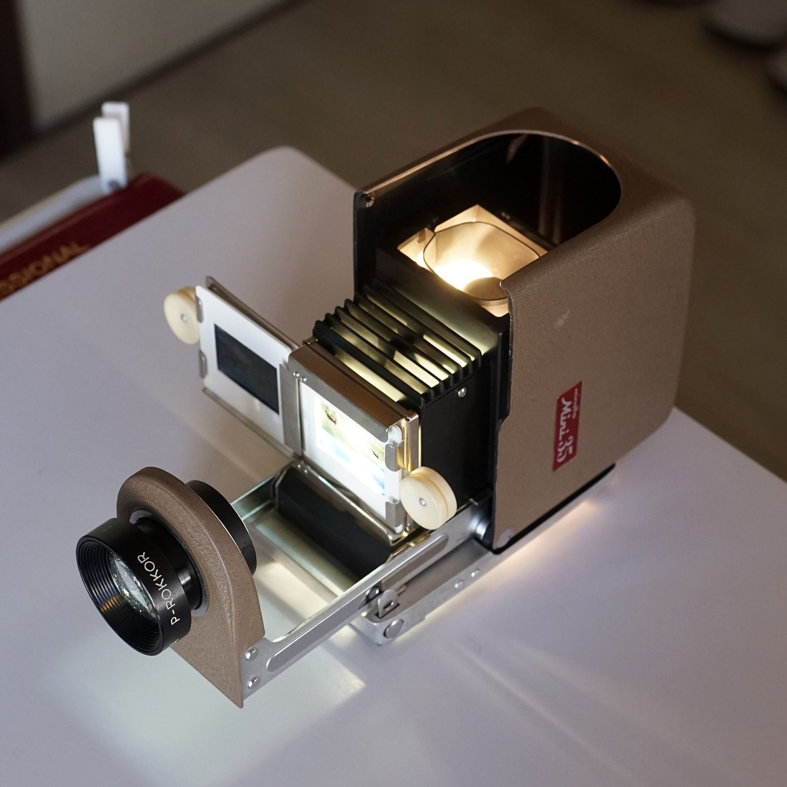 スライド映写機 | らくだカメラ工房