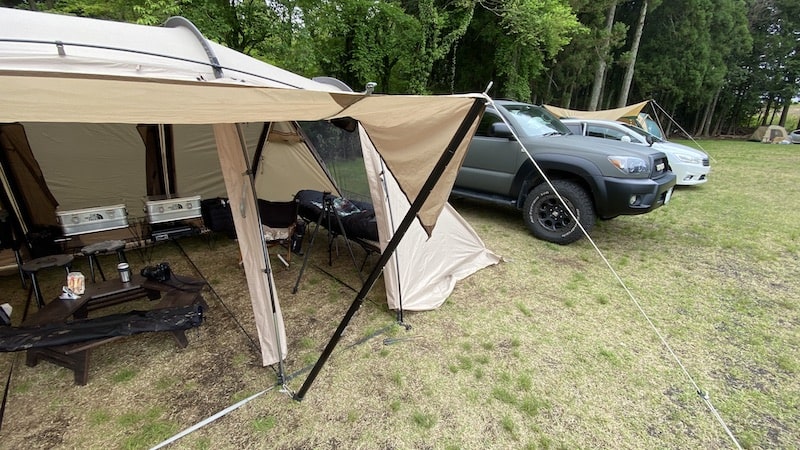 The Arthの伸縮式ポール「棒にょい」は1本でタープから跳ね上げまでOK！