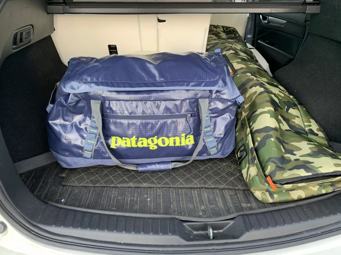 レビュー】 ブラックホール・ダッフルはスノーボードのお供に最高