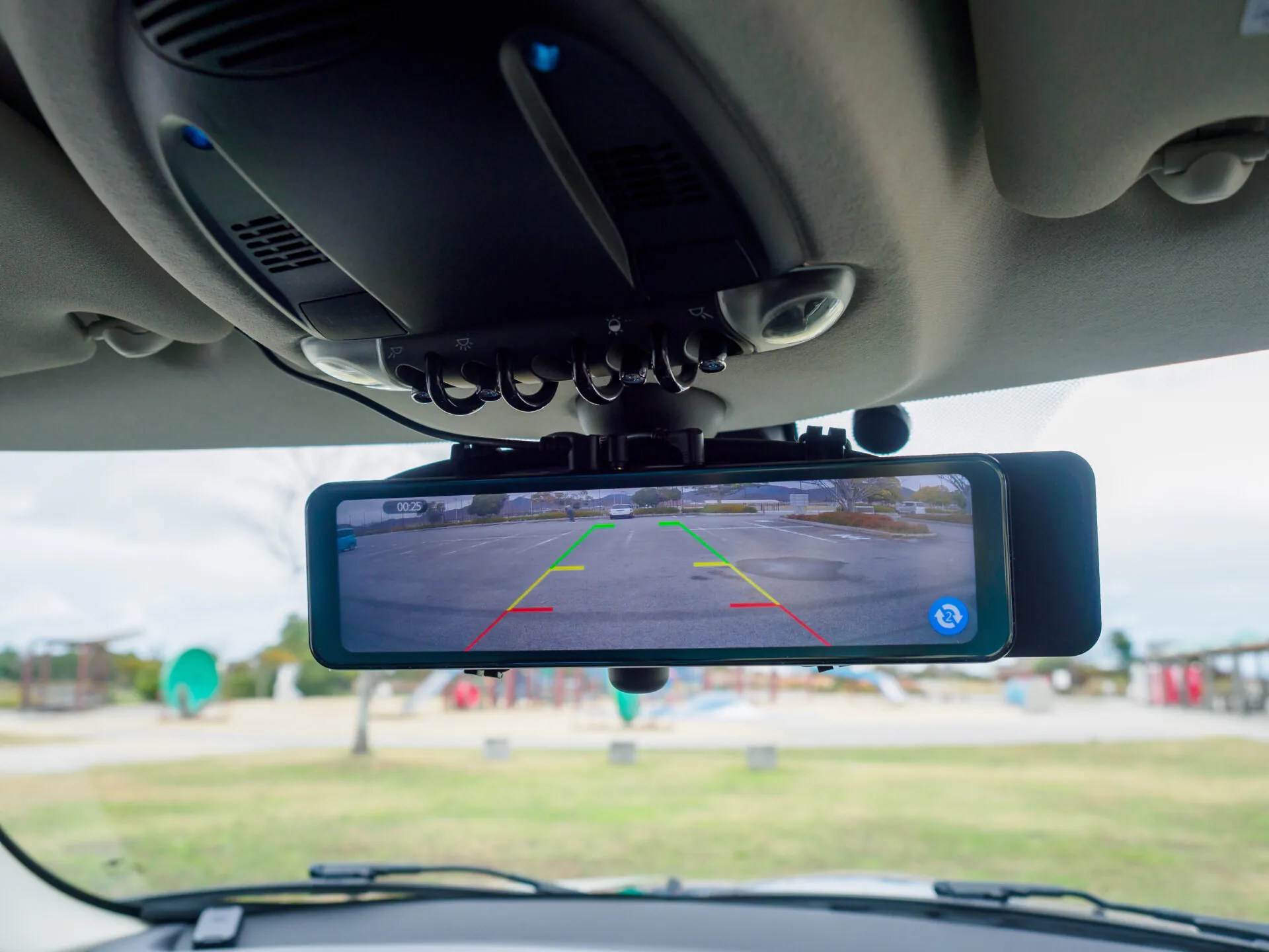 ドラレコを「運転補助機能付きミラー型 VANBAR AC309」に変更しました