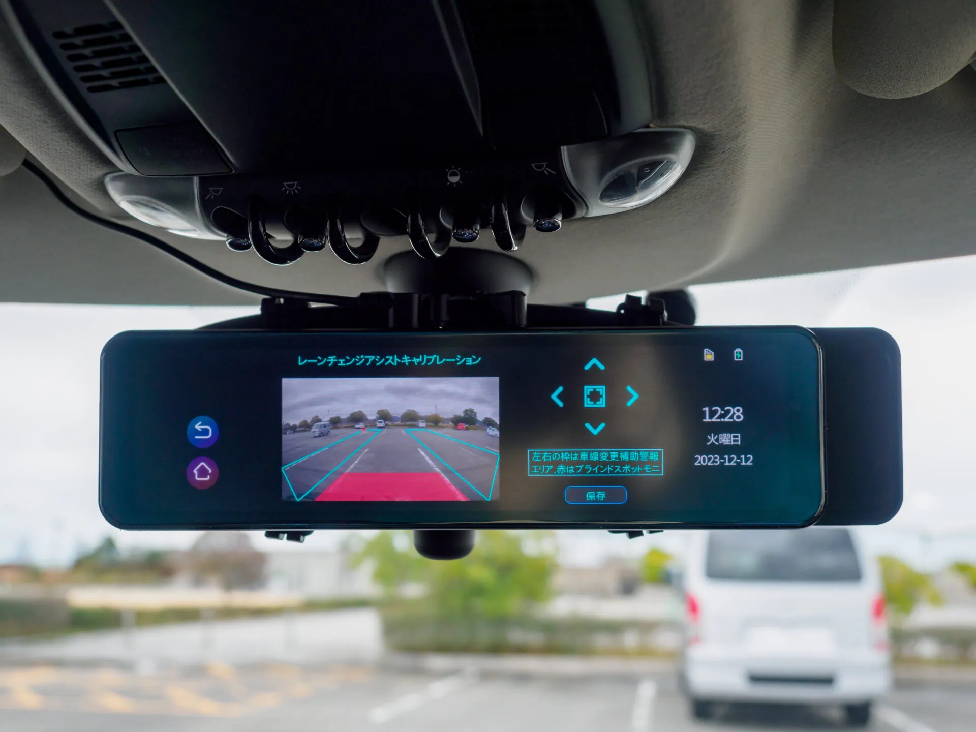 ドラレコを「運転補助機能付きミラー型 VANBAR AC309」に変更しました