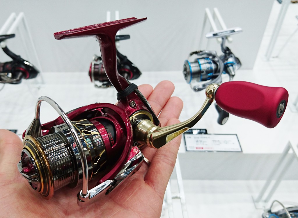 紅美人】ダイワのライトゲームモデル「月下美人EX」の真っ赤なロッドと