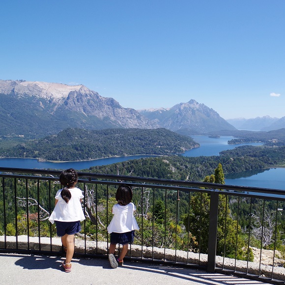 透明度抜群の湖、ナウエル・ウアピ湖で泳ぐ！ アルゼンチン
