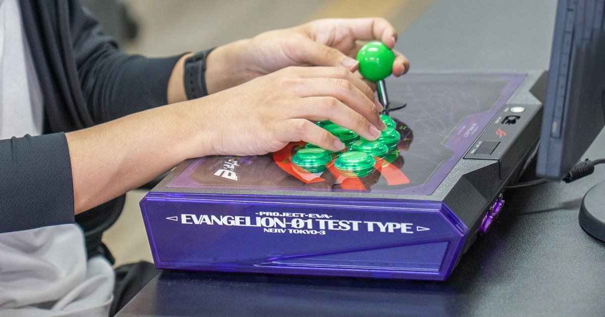 隅々までエヴァ化したアケコン「EVANGELION e:PROJECT ARCADE