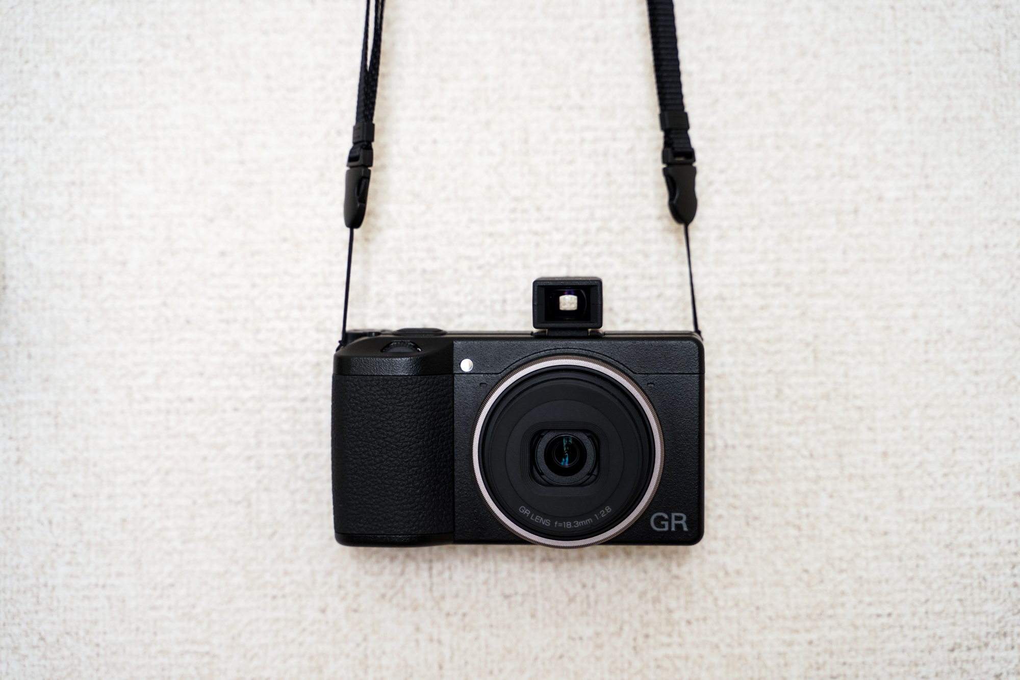 色気付いてRICOH GR IIIに「外部ミニファインダーGV-2」を取り付けて