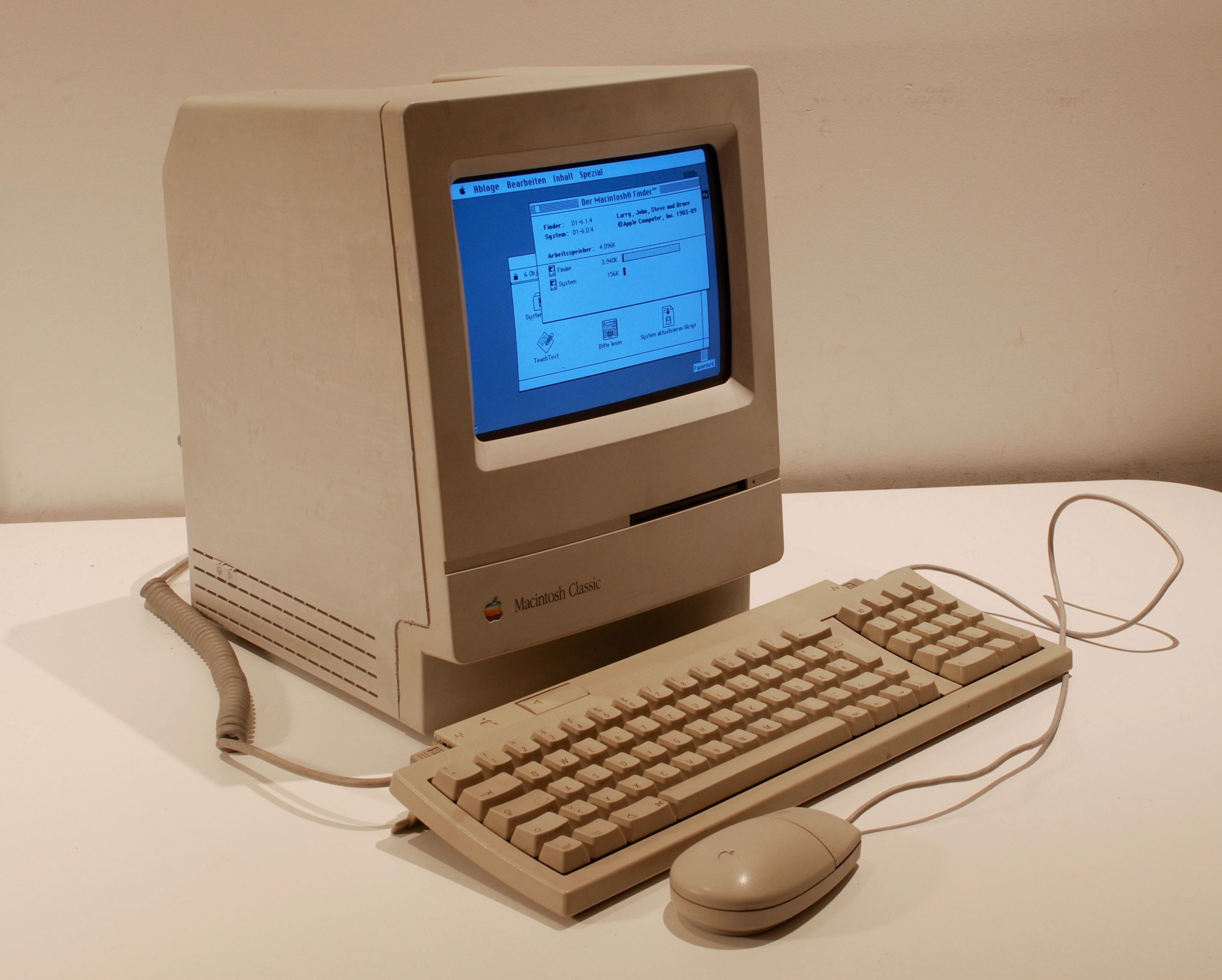 Macintosh Classic - Old Crap Vintage Computing