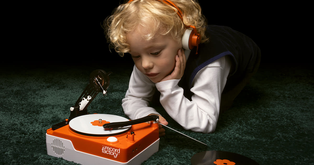 teenage engineering、自分でレコードを作成できるマイクロ