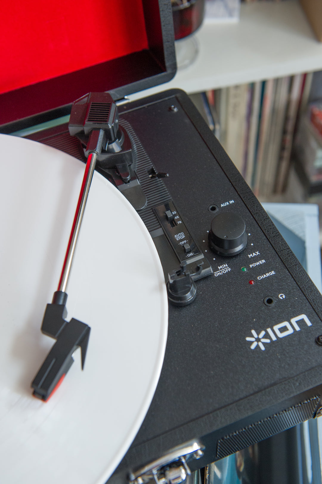 ION Vinyl Motion /アイオン モーション レコードプレーヤー 内蔵