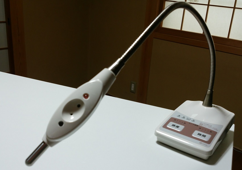 手を使わずに呼び出し音を出せます、息などに反応する「マルチ