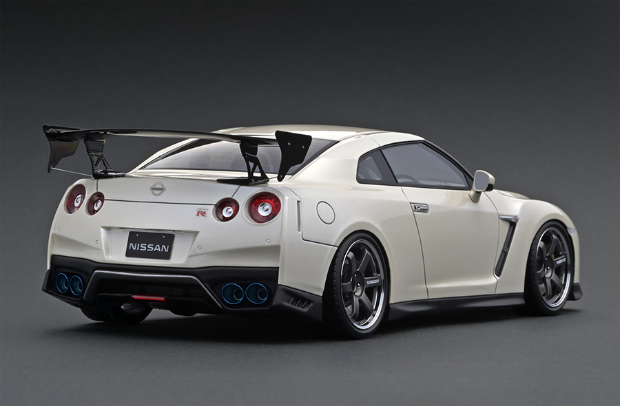 IG1756 1/18 NISSAN GT-R (R35) Premium Edition White | LINE UP