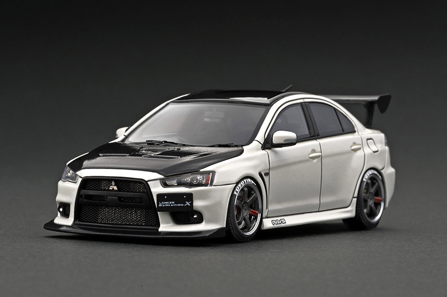 IG2567 1/43 Mitsubishi Lancer Evolution X (CZ4A) Pearl White