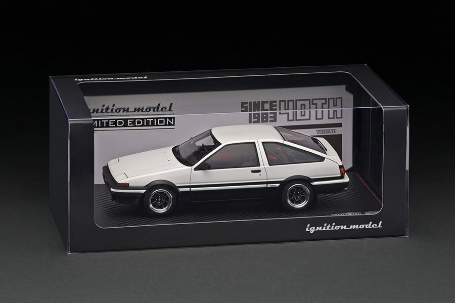 IG2789 1/18 Toyota Sprinter Trueno 3Dr GT Apex (AE86) White/Black