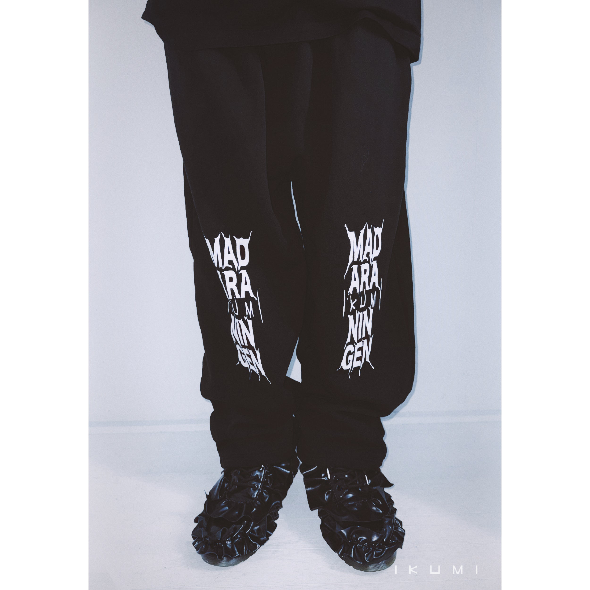 b-pants-bla.jpg?v=1762610075&