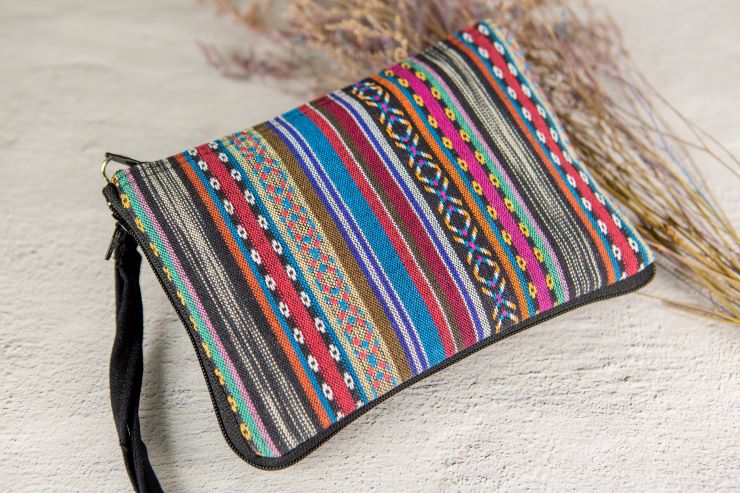台湾原住民織物通帳ケース｜太魯閣族の伝統模様を編み込んだ