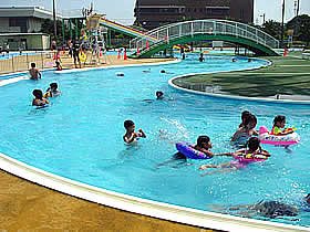 青峯プール - 海水浴場・プール・屋内外プール / 焼津市 - い～らナビ！