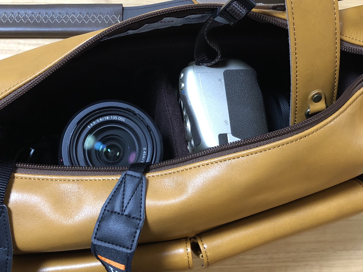 CANON EOS RPゴールドキャンペーン レザーカメラバック・ストラップ