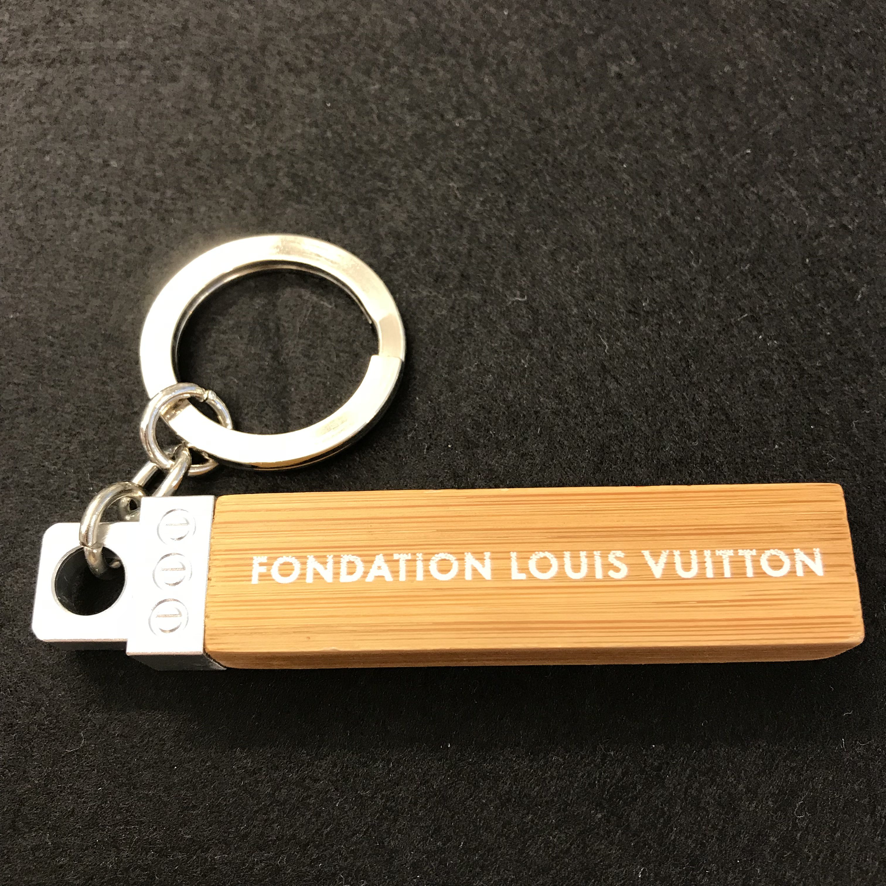 ノベルティ・キーホルダー 木目｜ルイヴィトン 小物 新品｜A1000204