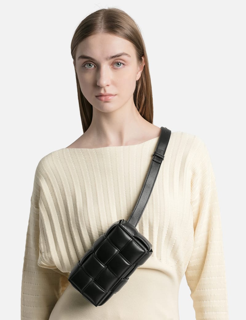 ボッテガ・ヴェネタ - パデッド テック カセット ベルトバッグ | HBX