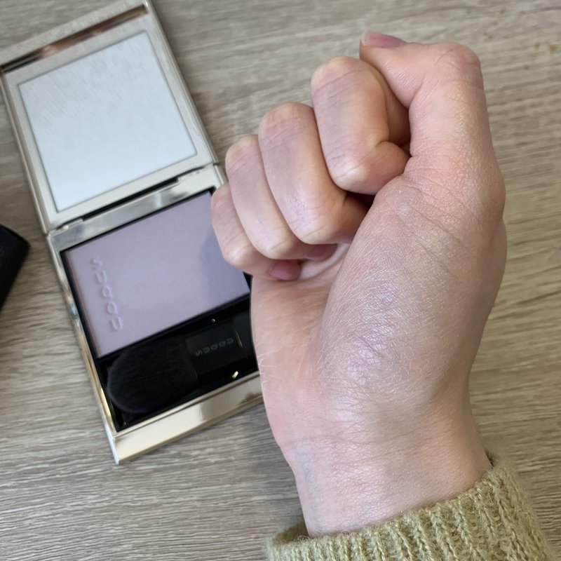 見つけたら即買い】SUQQUのメルティング パウダー ブラッシュで透明感