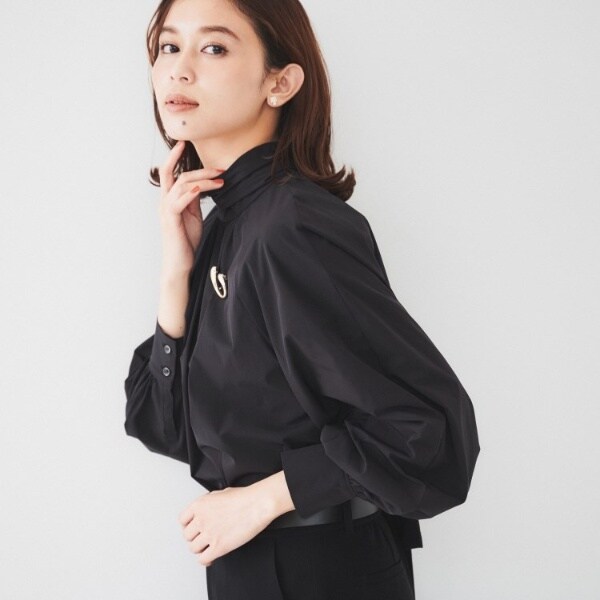 通勤】ボウタイ付スタンドネック ボリュームブラウス | アンタイトル