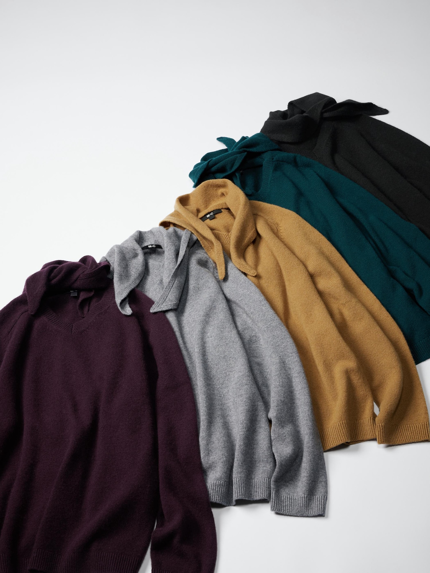 ユニクロ公式 | カシミヤリラックスVネックセータースカーフつき